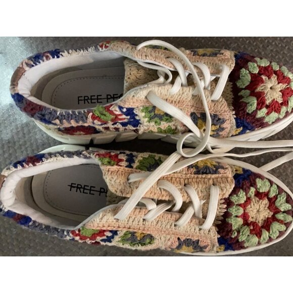Free People Catch Me If You Can Crochet Flower Sneaker EU 38 US 8 New Colorful - Picture 9 of 9